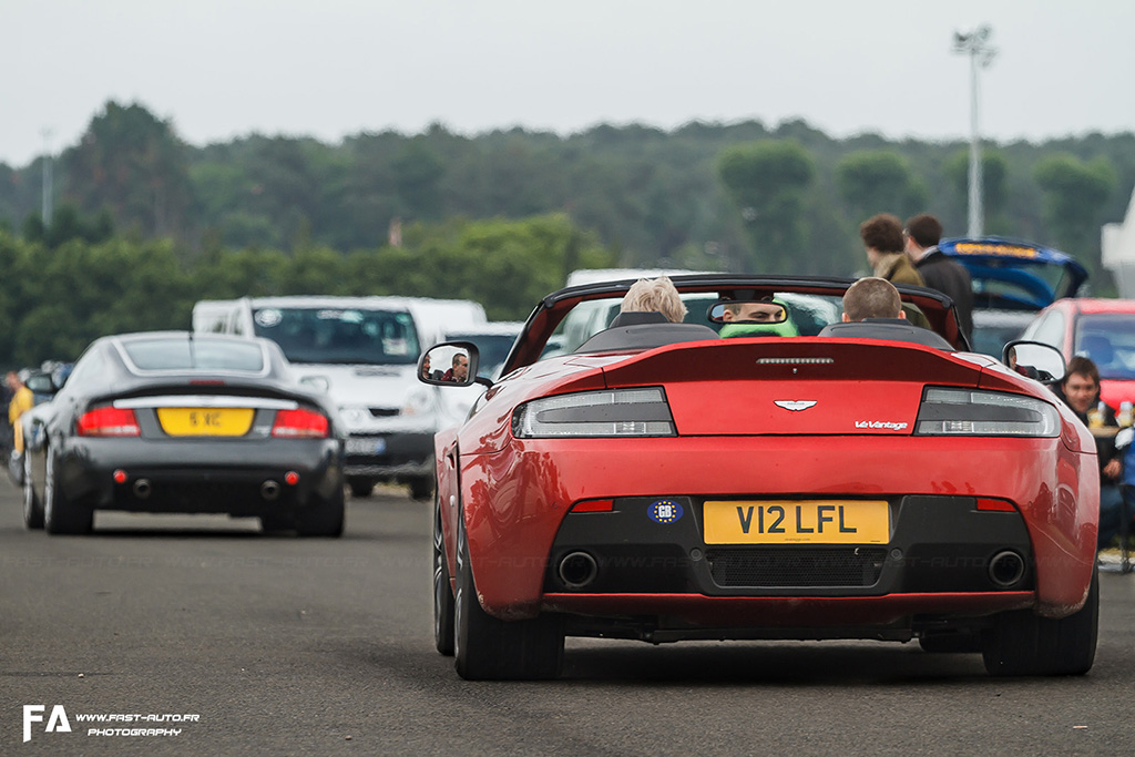 Aston Martin V12 Roadster - 24 Heures du Mans 2013.jpg