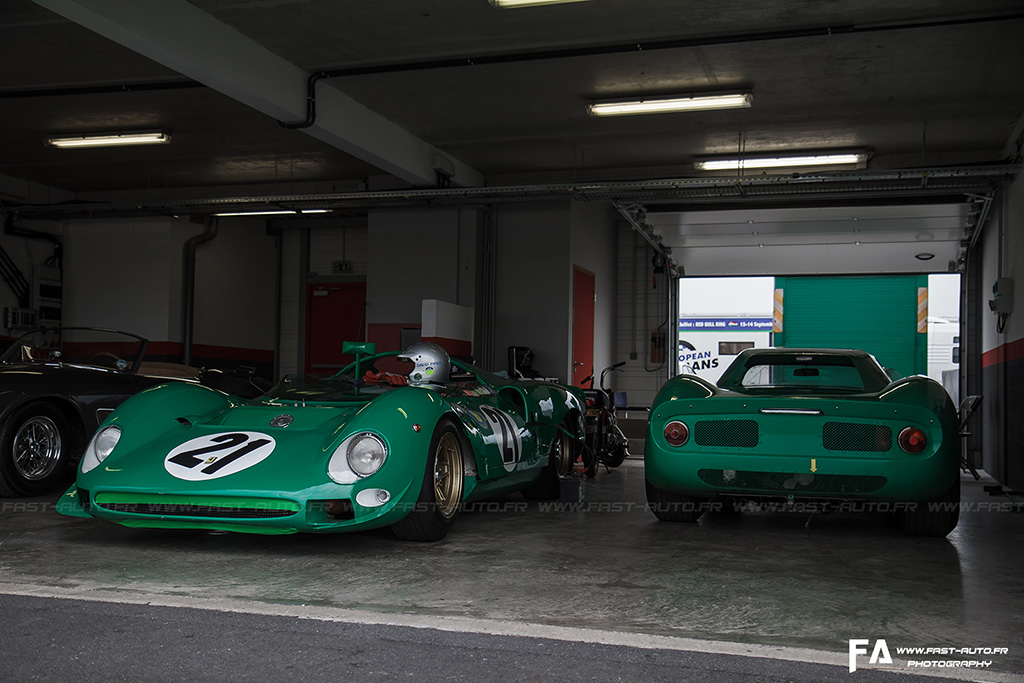 Ferrari 330 P4 et 250 LM - Sport et Collection 2013.jpg