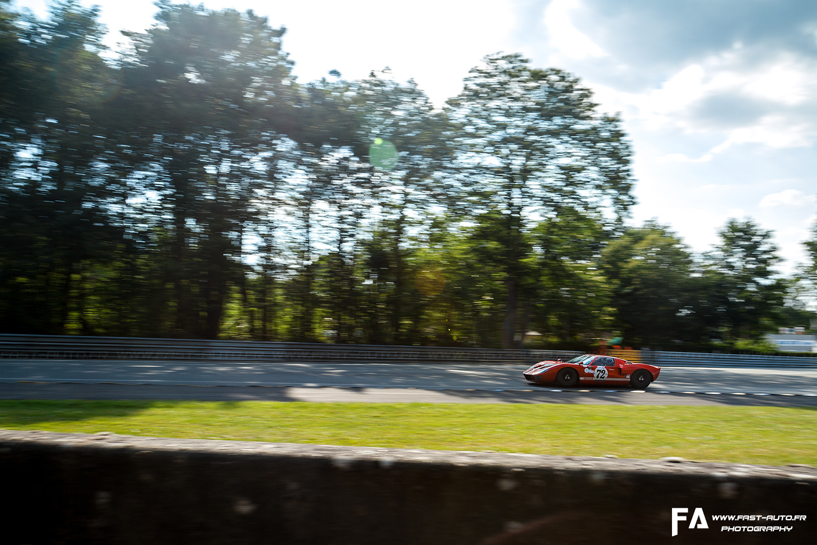 2-le-manc-classic-2014-ford-gt40-chicane-michelin.jpg