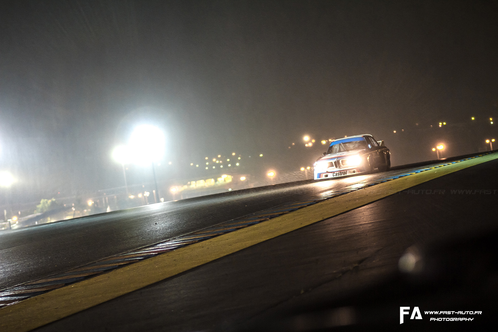 4-le-mans-classic-nuit-night-bmw-m3-csl.jpg