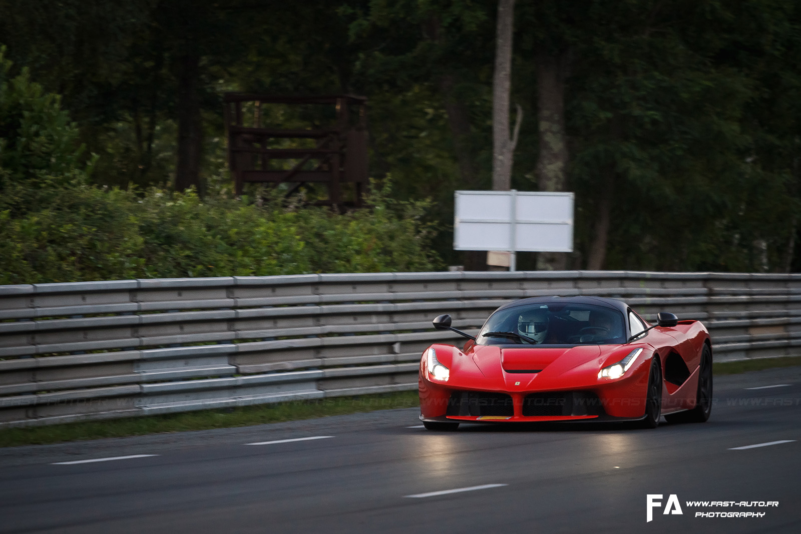 5-parade-lemansclassic-laferrari-ferrari-track-circuit.jpg