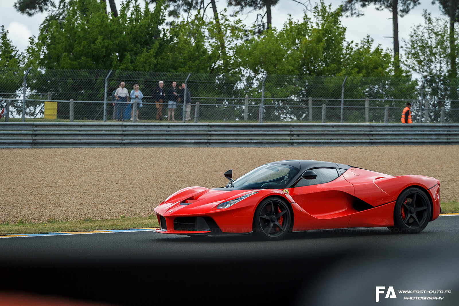 5-parade-lemansclassic-laferrari.jpg