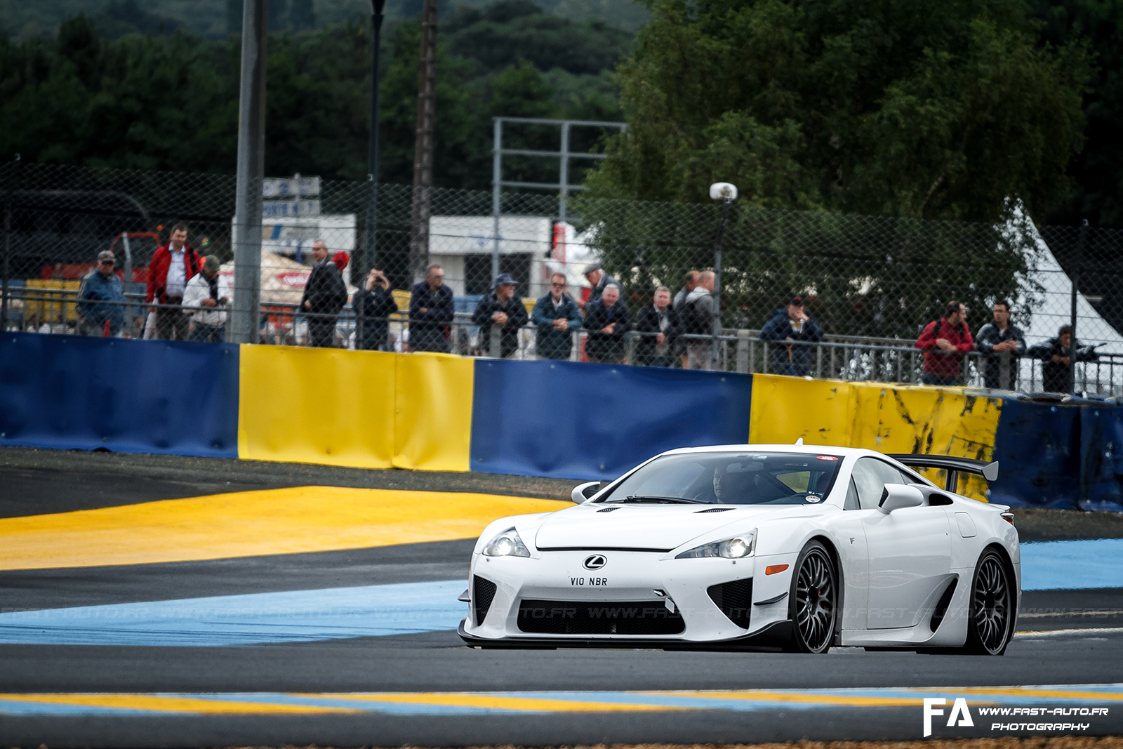 5-parade-lemansclassic-lexus-lfa.jpg