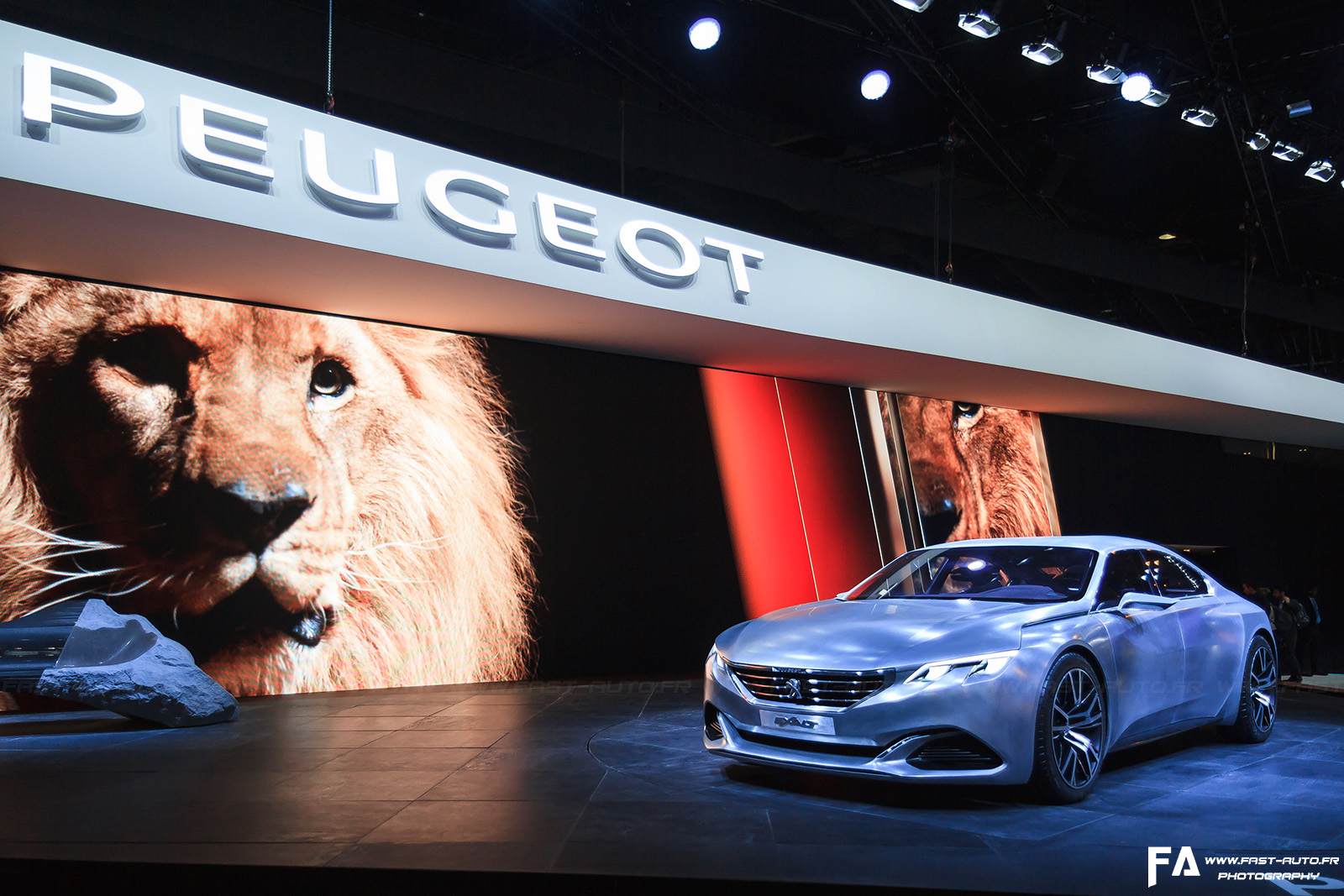 2-peugeot-exalt-concept-mondial-automobile-paris-2014.jpg