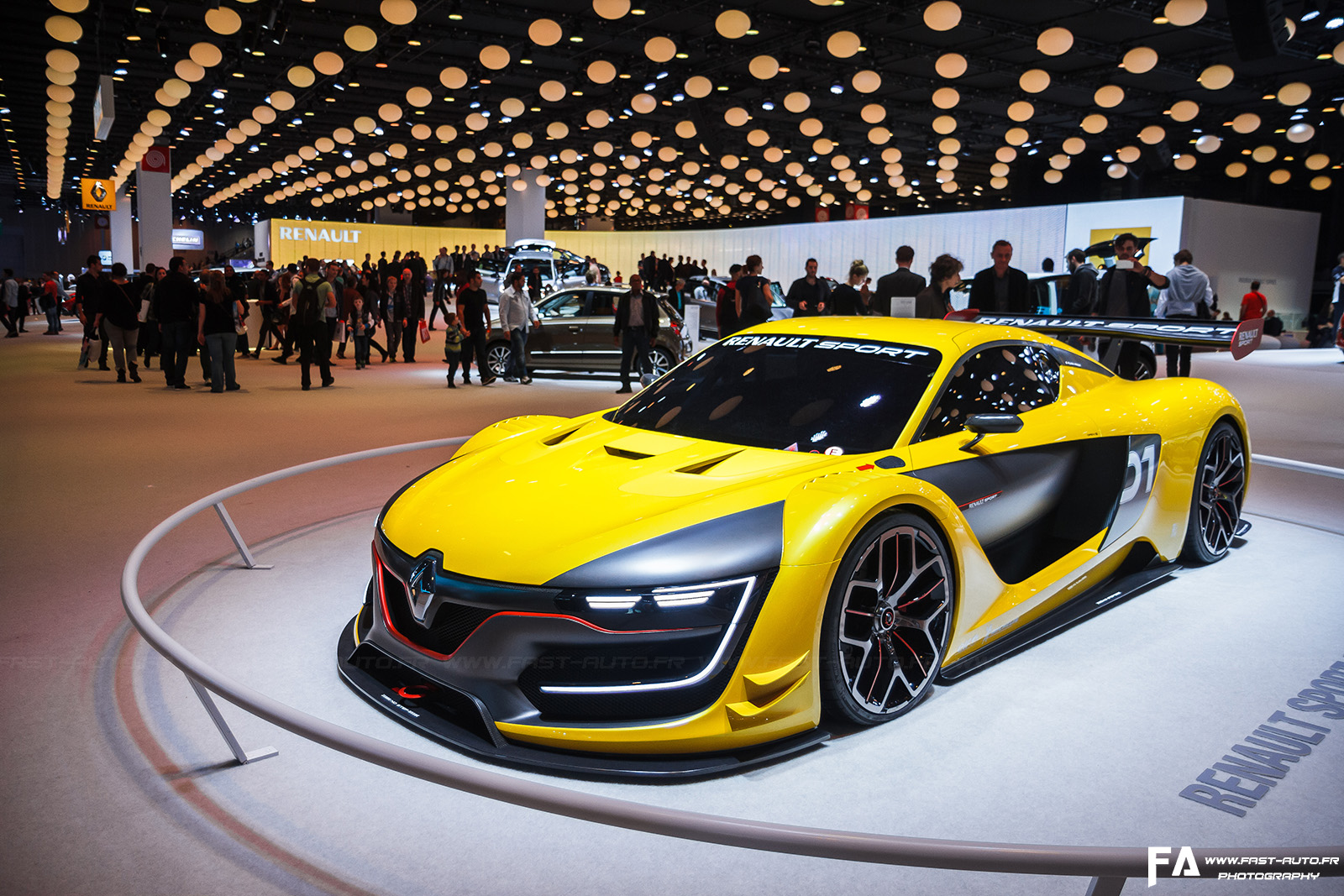 2-renault-rs01-mondial-automobile-paris-2014.jpg