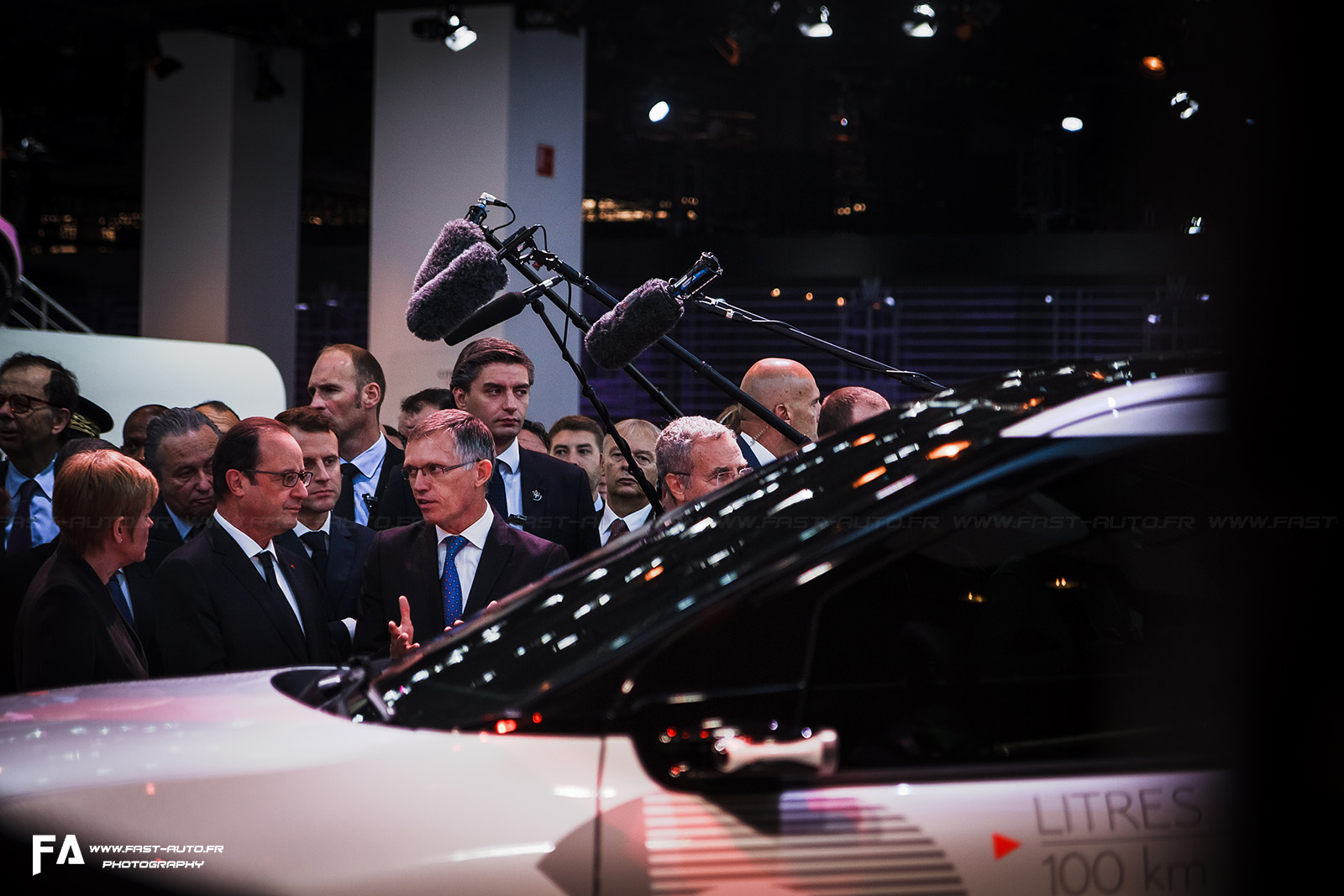 6-françois-hollande-carlos-tavares-mondial-automobile-paris-2014.jpg