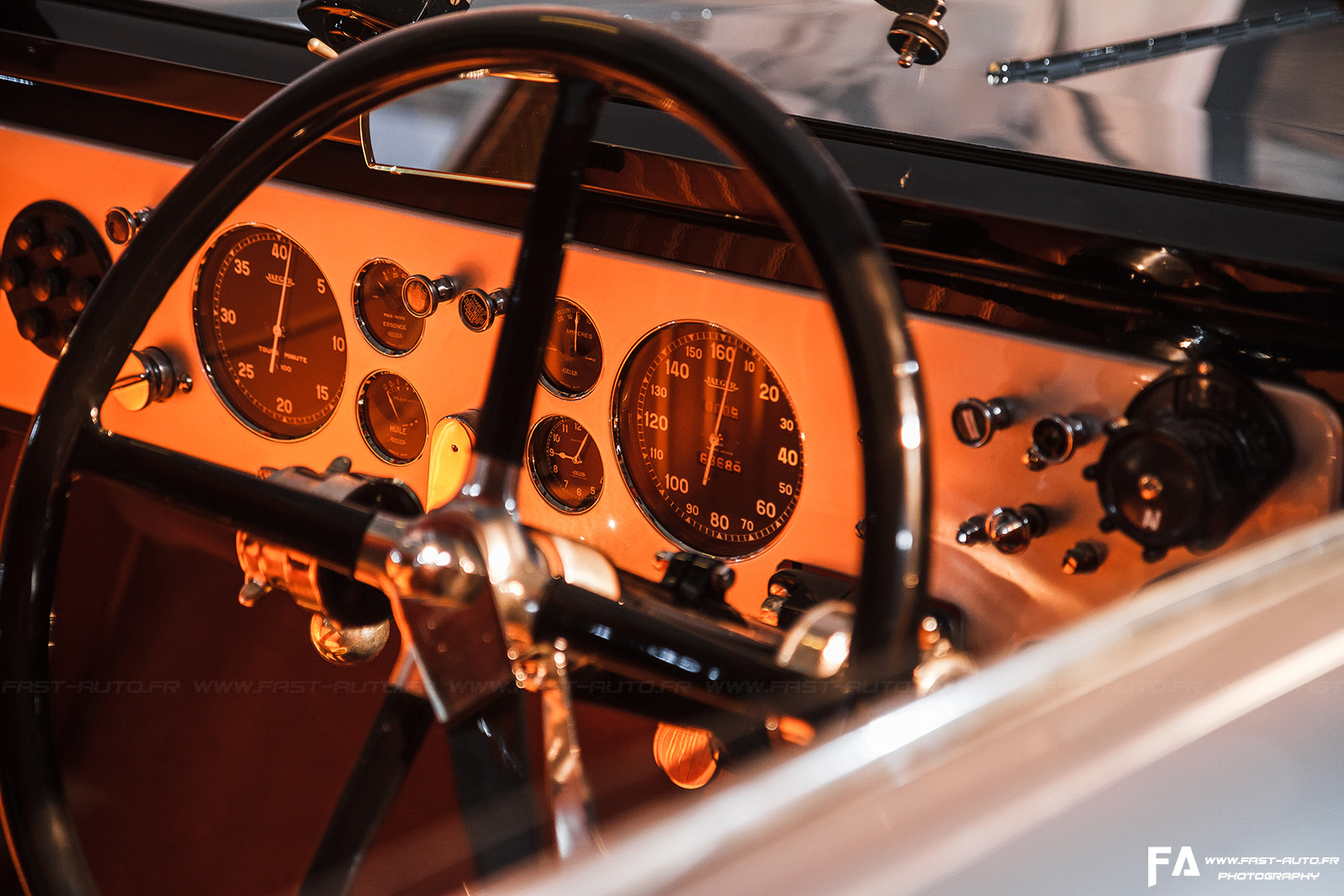 8-exposition-mode-voisin-c28-aerosport-mondial-automobile-paris.jpg