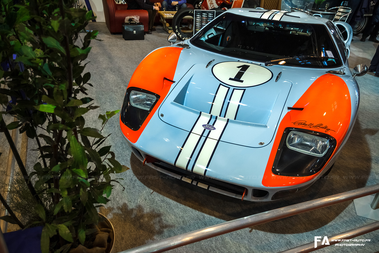 vendeur-cs-gt40-mkII-continuation-retromobile-2014.jpg