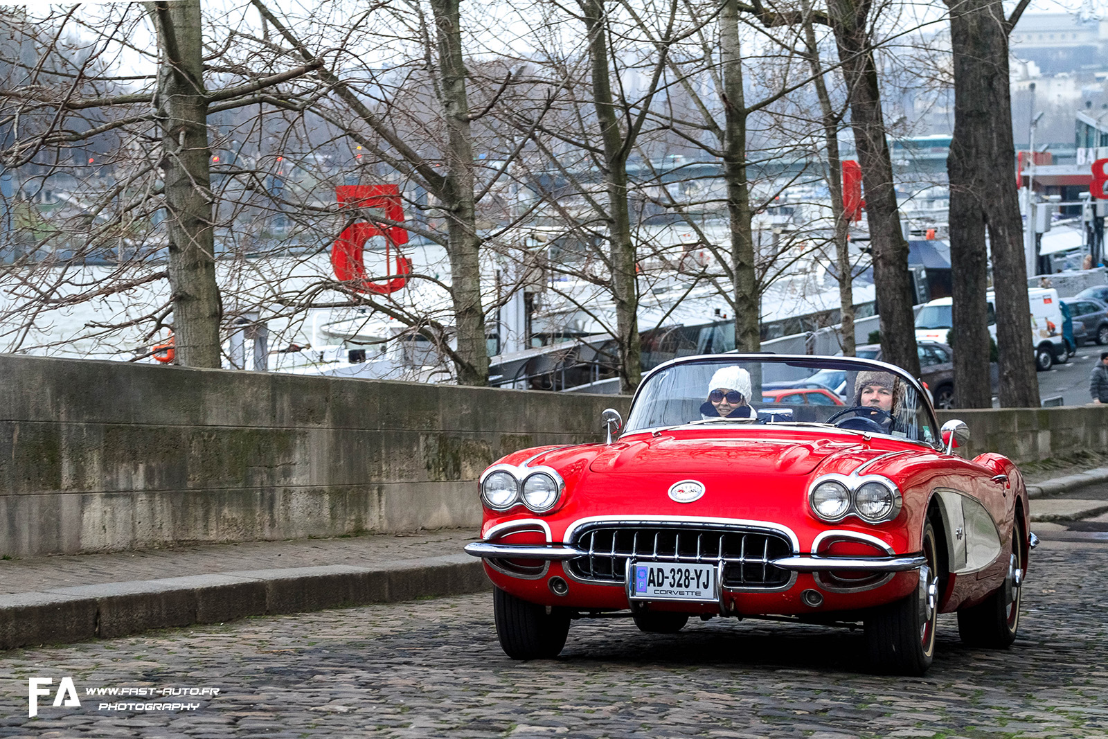 Chevrolet Corvette C1 - Traversee de Paris 2014.jpg