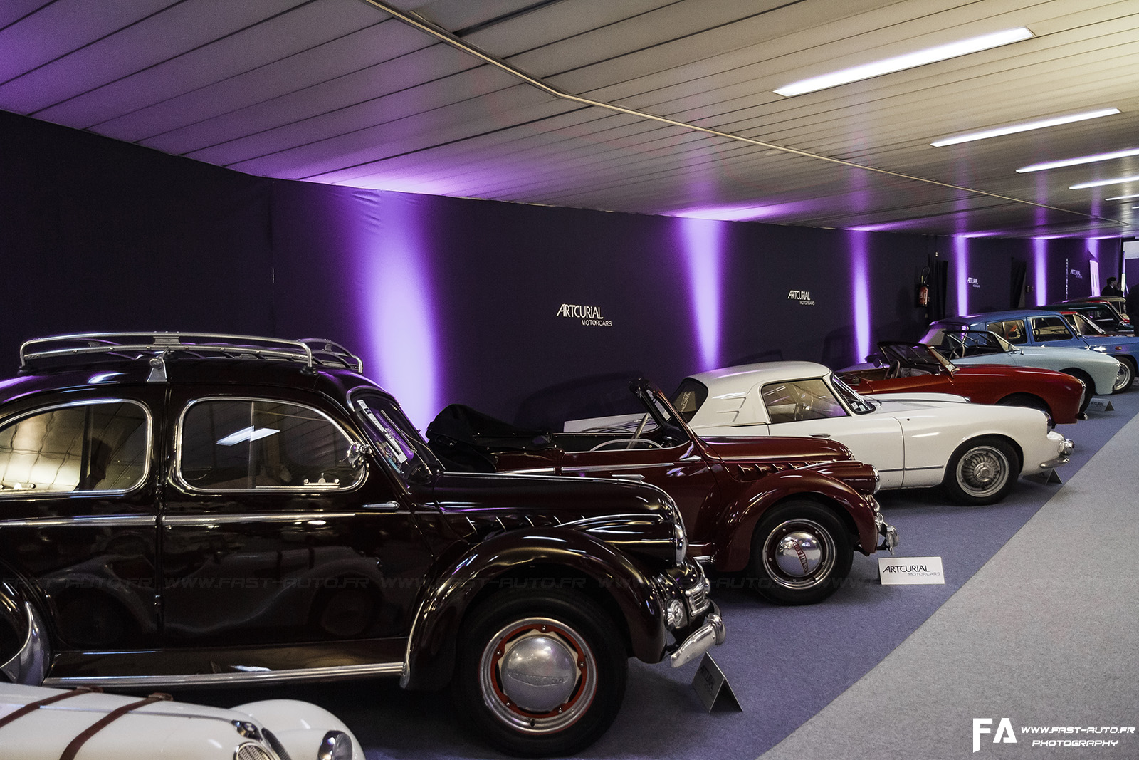 1-automobile-sur-les-champs-artcurial-vente.jpg