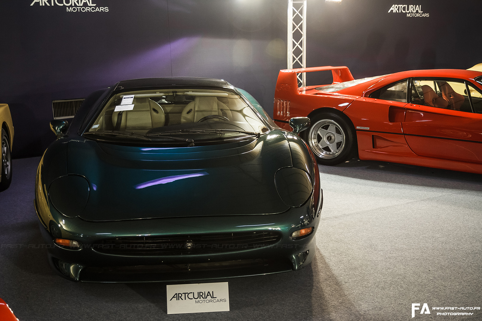 3-jaguar-xj220-automobile-sur-les-champs-artcurial.jpg