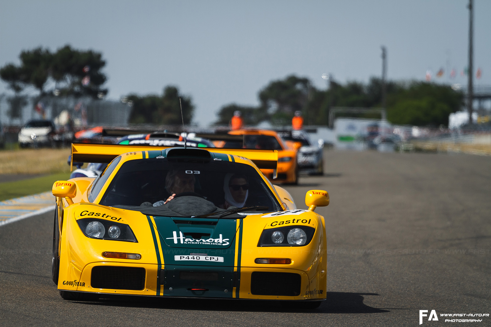 11-parade-mclaren-f1-gtr-06R-24-heures-du-mans-2015-26.jpg