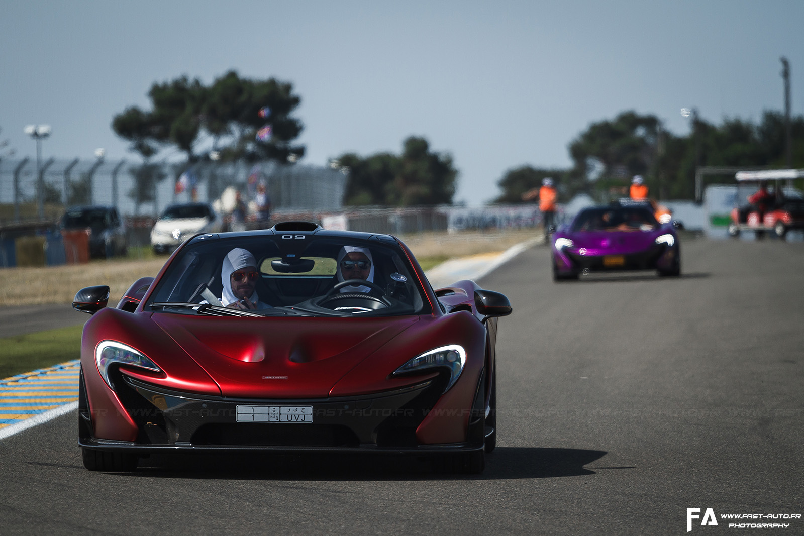 11-parade-mclaren-p1-24-heures-du-mans-2015-29.jpg