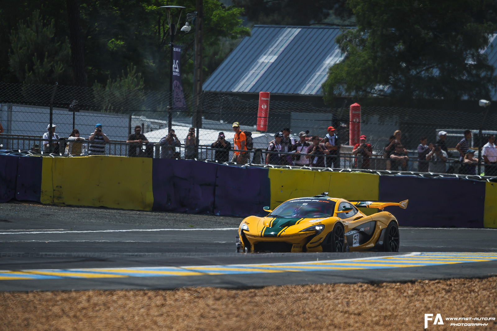 13-parade-mclaren-p1-gtr-24-heures-du-mans-2015-33.jpg