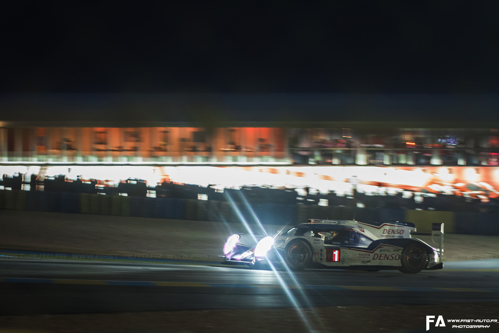 19-24-heures-du-mans-2015-toyota.jpg