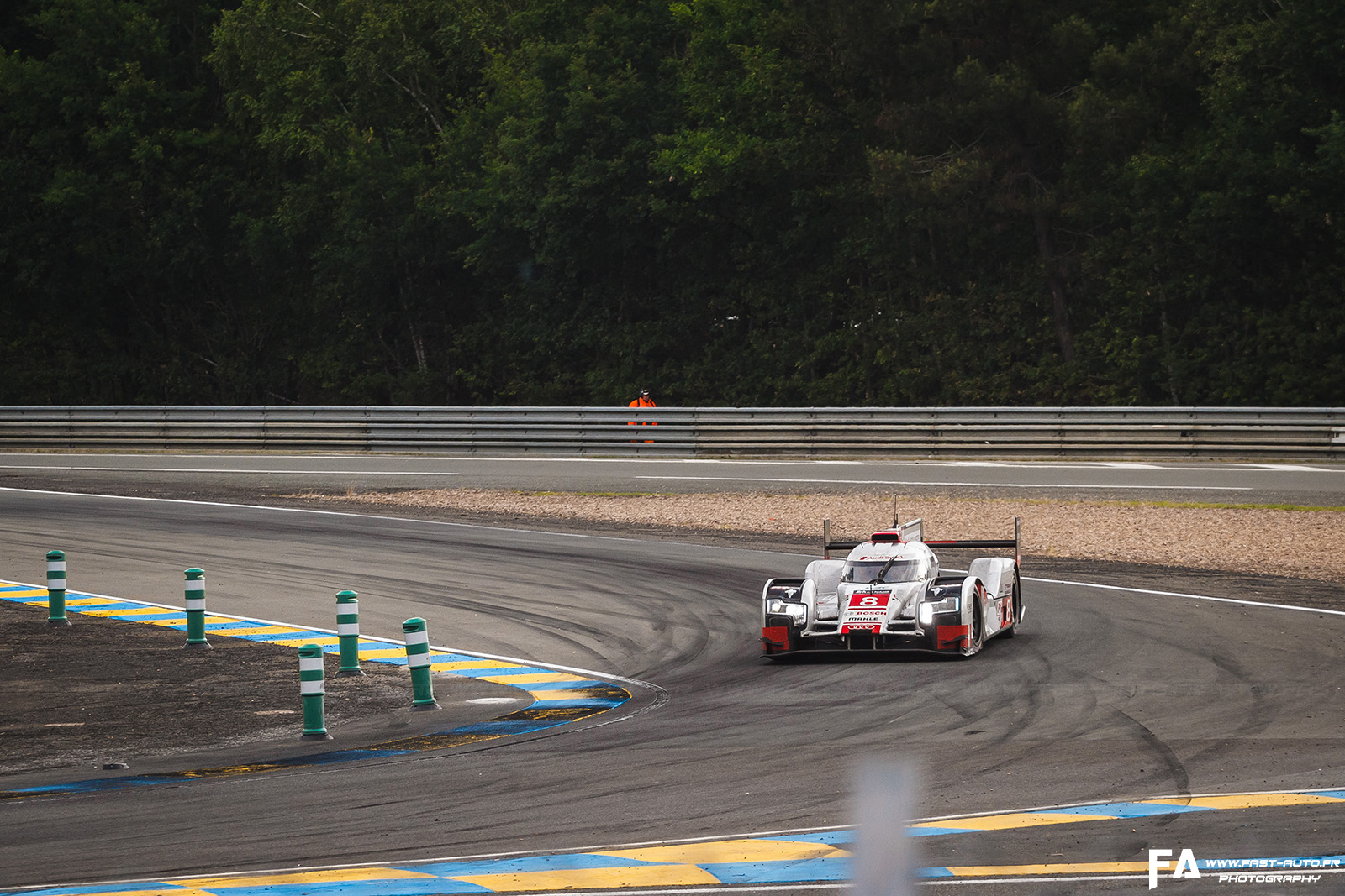 21-audi-r18-quattro-porsche-24-heures-du-mans-2015.jpg