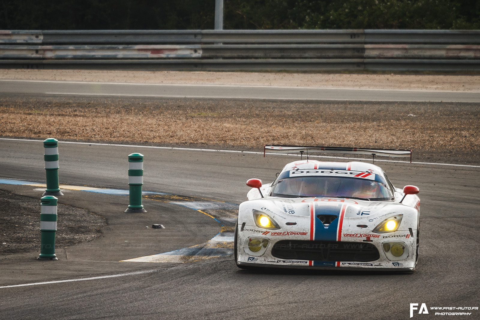 21-viper-srt-porsche-24-heures-du-mans-2015.jpg