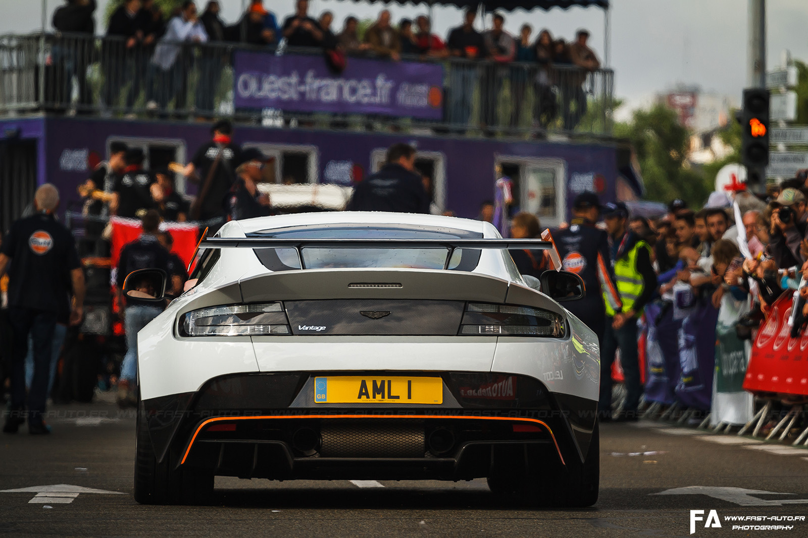 6-parade-aston-martin-gt12-24-heures-du-mans-2015-5.jpg