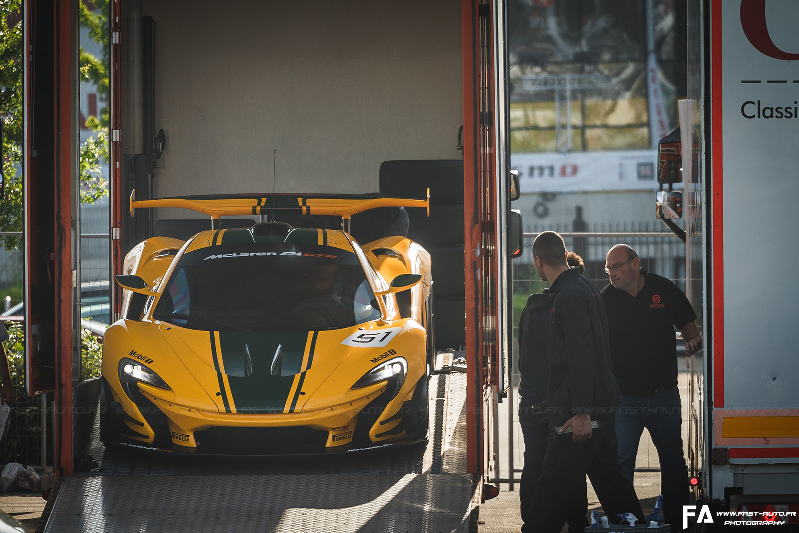 8-parade-mclaren-p1-gtr-harrods-24-heures-du-mans-2015-14.jpg