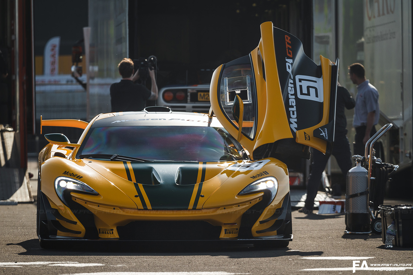 8-parade-mclaren-p1-gtr-harrods-24-heures-du-mans-2015-15.jpg