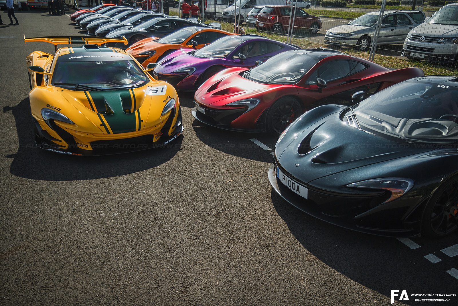 8-parade-mclaren-p1-gtr-harrods-24-heures-du-mans-2015-17.jpg