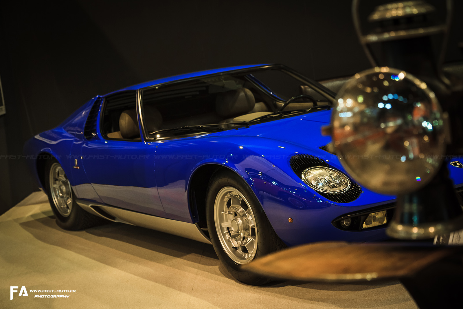 4-lamborghini-miura-3670-retromobile-bleu.jpg
