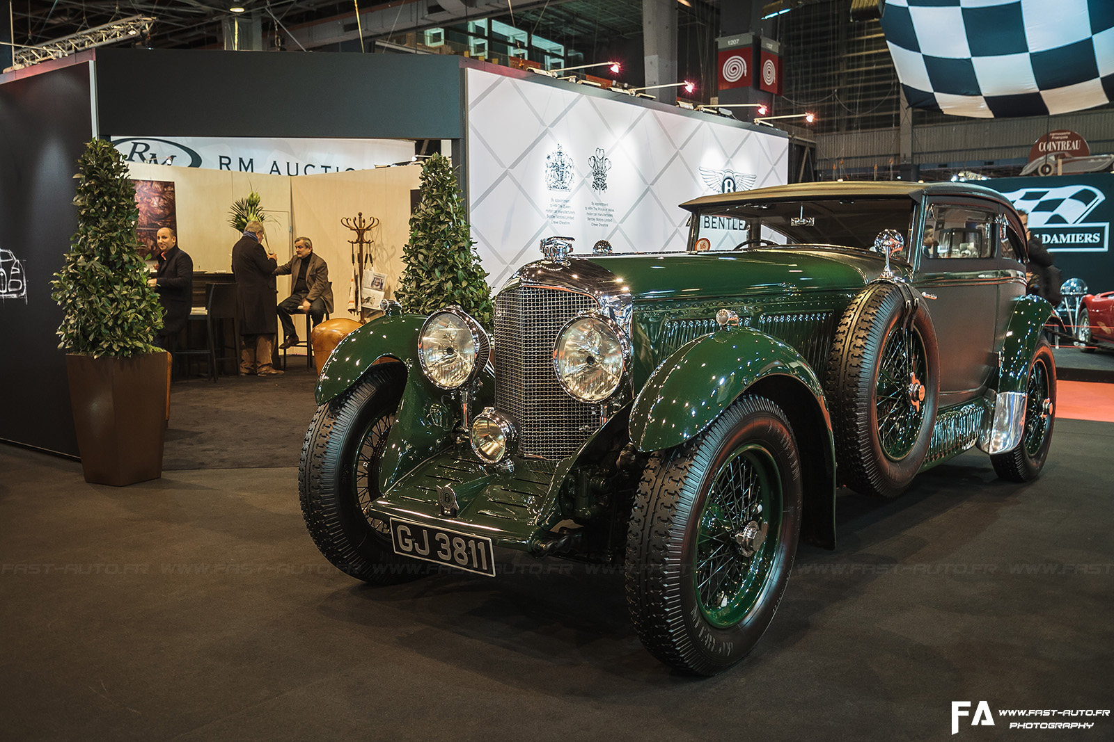 6-Bentley-speed-six-blue-train-retromobile-photo.jpg