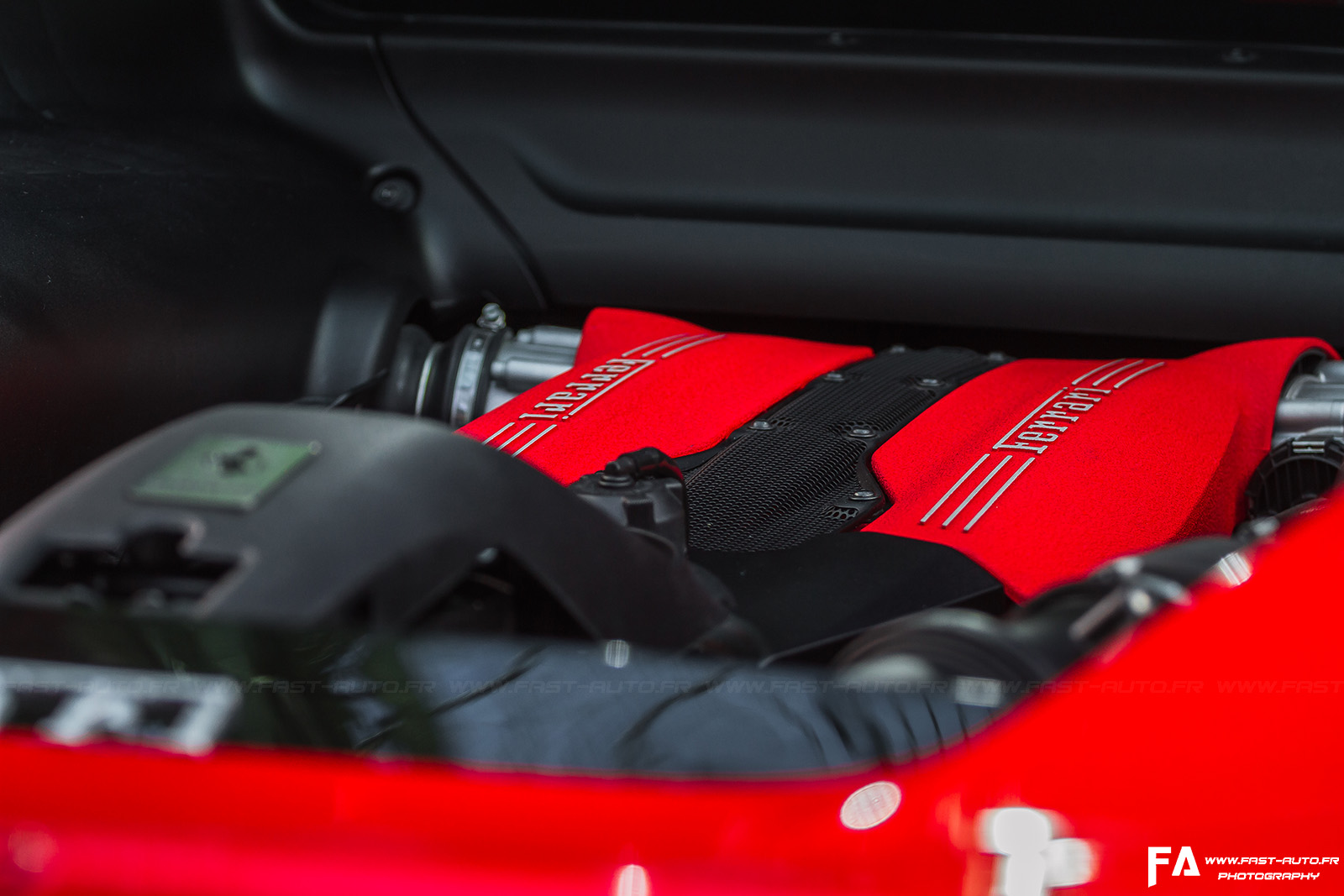 2-tour-auto-ferrar-488-gtb-moteur.jpg